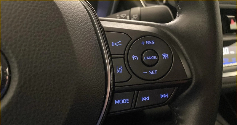 Toyota Corolla cena 76700 przebieg: 83000, rok produkcji 2019 z Chełmża małe 301